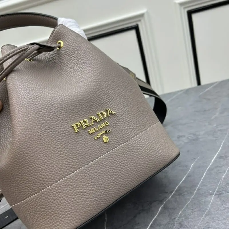 prada aaa qualite sac a main  pour femme s_12105663